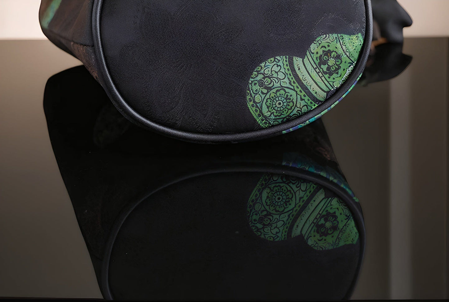 East-Meets-West Elegance: Windowpane Pattern Gambiered Canton Gauze Silk Phone Bag - Chic Oriental Mini Crossbody