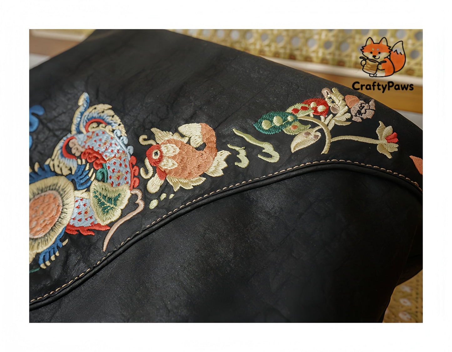 Loong Li Xiangyunsha shoulder bag with luxurious hand-embroidered 'Carp Leaping Over the Loong Gate' pattern. This exquisite craft symbolizes success and good fortune in New Chinese style.Gambiered Guangdong gauze (Xiangyunsha) shimmers with a captivating luster under varying light conditions.